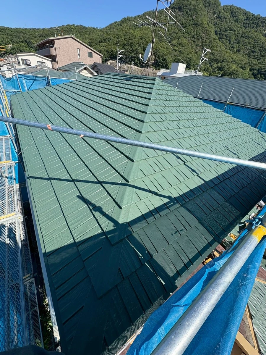 施工事例「【実績紹介】広島市／屋根カバー工事」