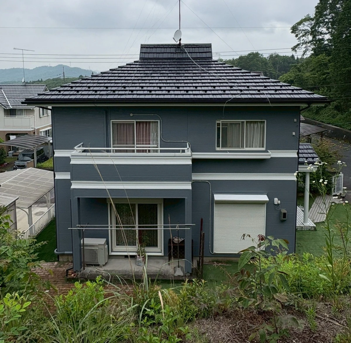 施工事例「【実績紹介】東広島市／屋根カバー・外壁塗装工事」