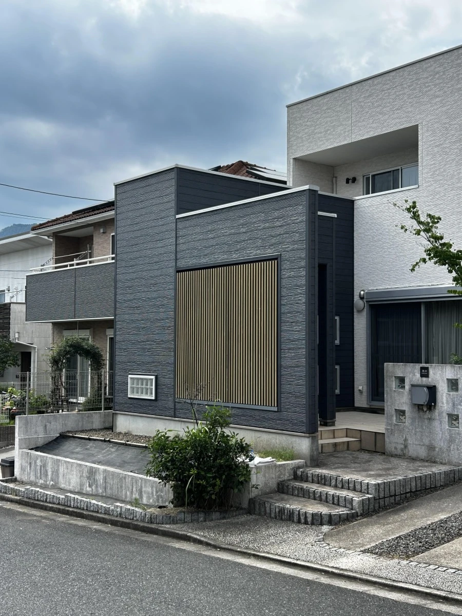 施工事例「（築20年）外壁張替え（金属サイディング）・竪樋交換・ベランダ防水塗装工事　広島市安佐南区S様邸」