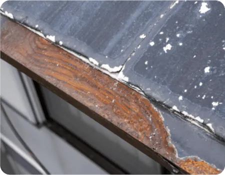 屋根材のサビや板金のずれ・めくれ