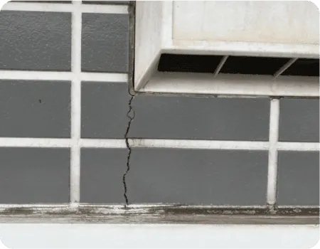 外壁や屋根のひび割れ・浮き・剥がれ